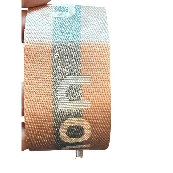 Lululemon Never Lost Keychain U9BGQS in PIMI/SLVR Pink Mist Metallic Silver NWT - Picture 2 of 7